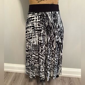 Covington Black and White Patterned A-Line Skirt, Small